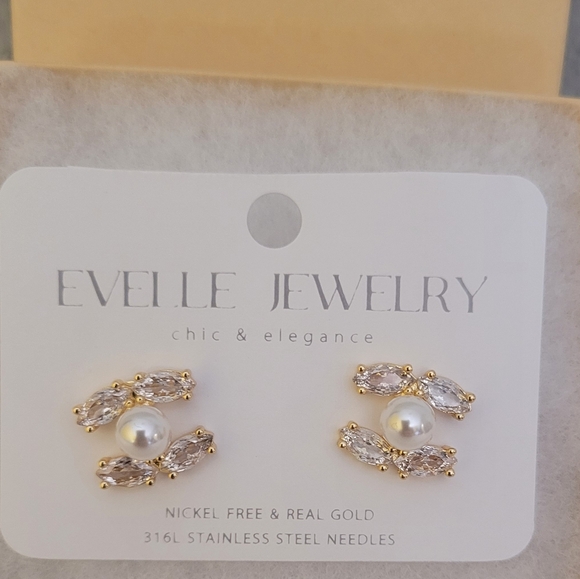 Chanel Style Earrings - Picture 6 of 9